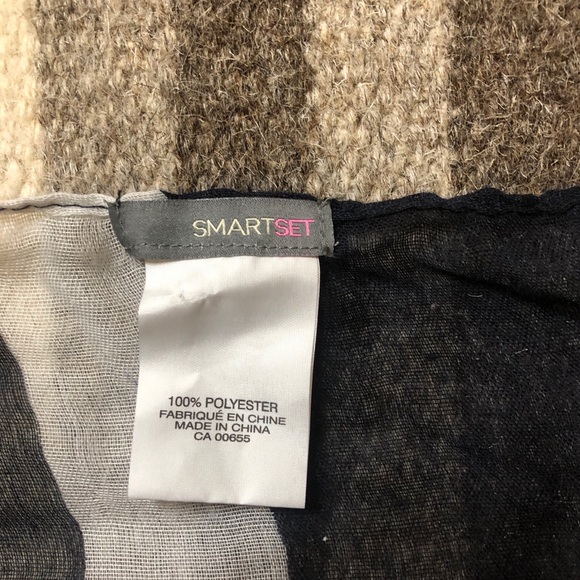 Smartset Black/red Striped Patterend Scarf - Picture 3 of 3